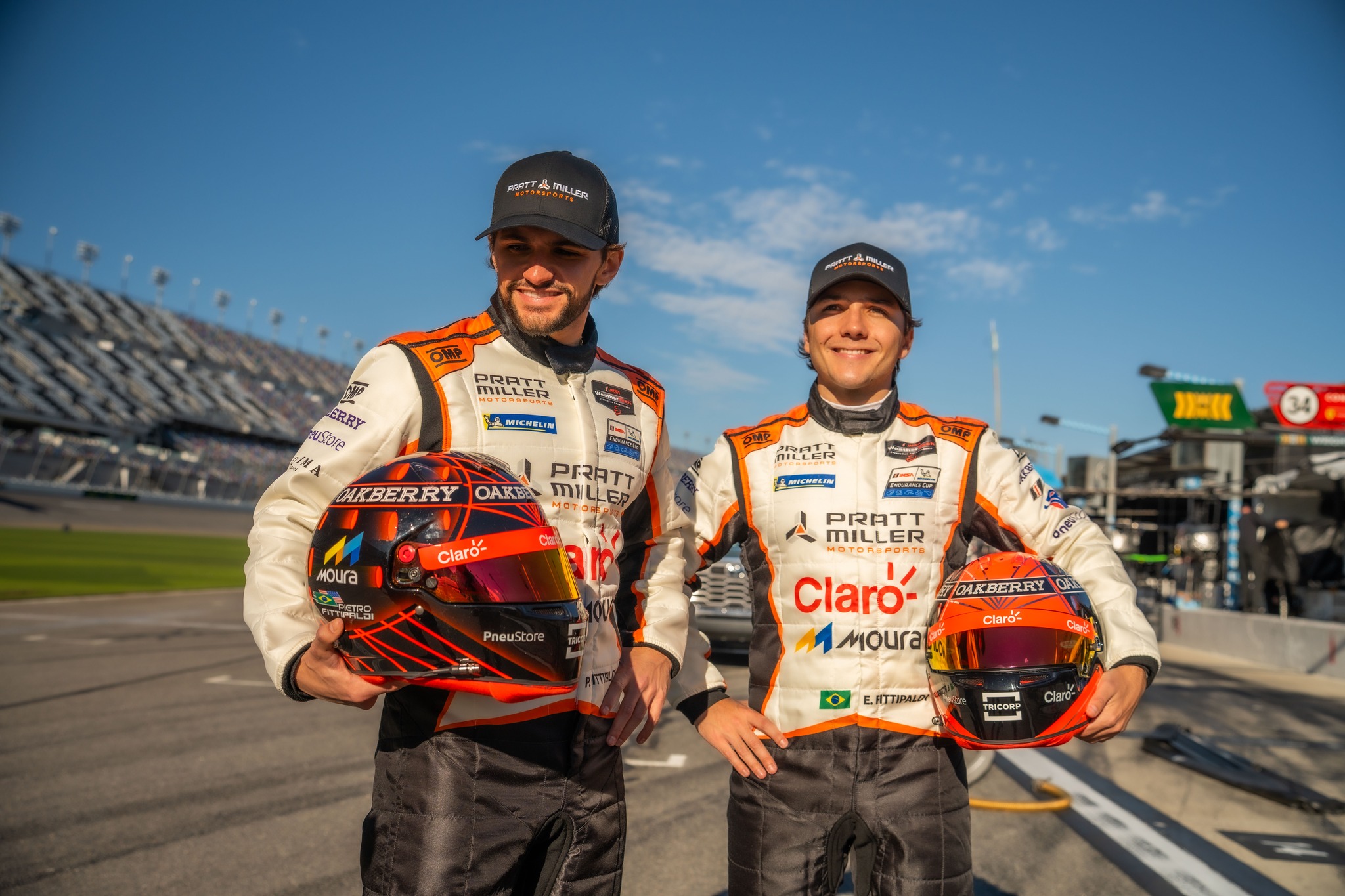 Los hermanos Fittipaldi en el previo a las 24 Horas de Daytona 2026 [1/18]